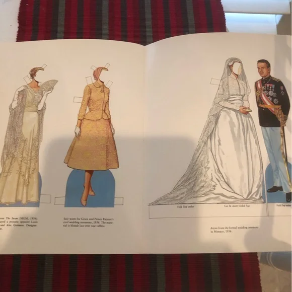 Grace Kelly paper doll book - Picture 2 of 3